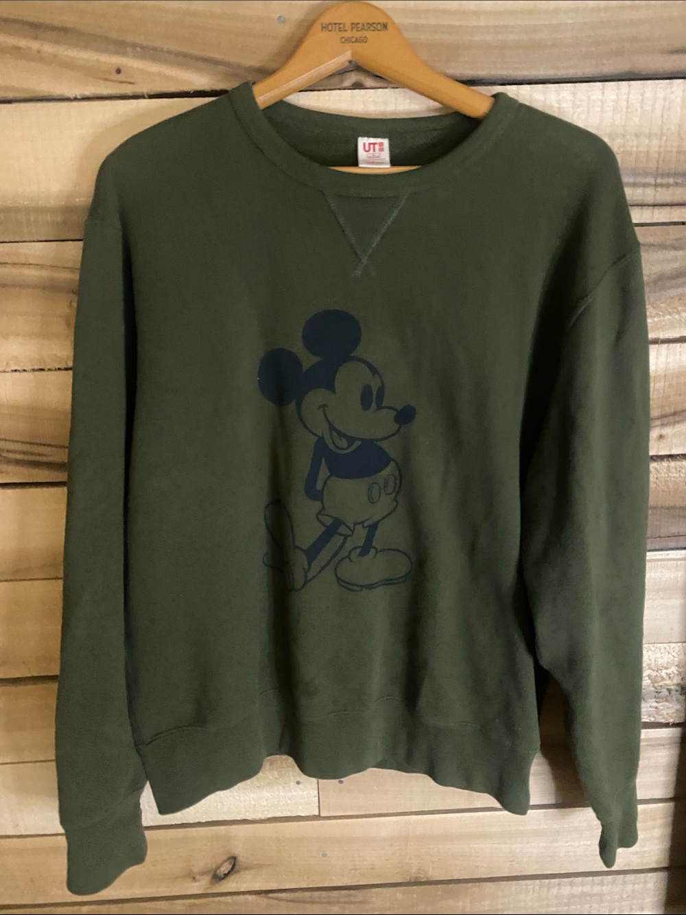 Uniqlo x Disney Mickey Mouse Olive Green Crewneck Sweatshirt size large